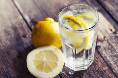خاصیت نوشیدن آب لیمو با معده خالی