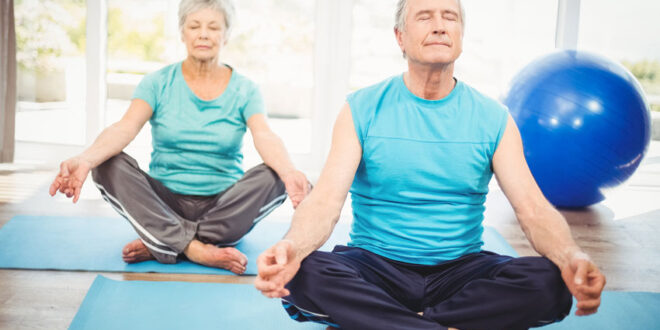 حرکات ساده یوگا برای سالمندان